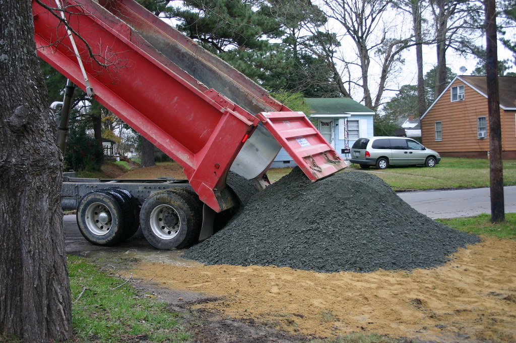 Gravel Trunk Rental in Richmond Township, MI