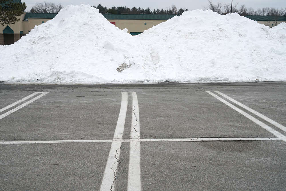 Winter Snow Management in Anchor Bay Gardens, MI